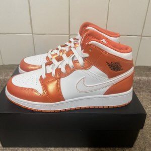 New in box - Air Jordan 1 Mid SE GS Electro Orange Sz 6Y